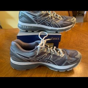 SOLD.         Men’s ASICS 🍁🍁🍁🍁SOLD🍁🍁🍁🍁